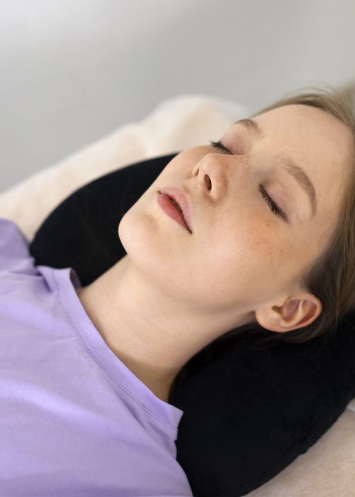 high-angle-relaxed-woman-laying-salon